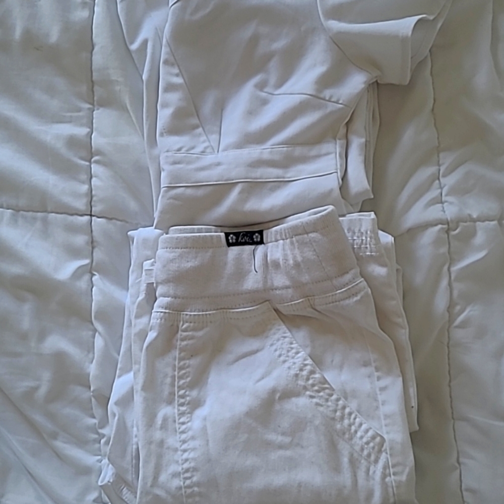 Koi scrub set